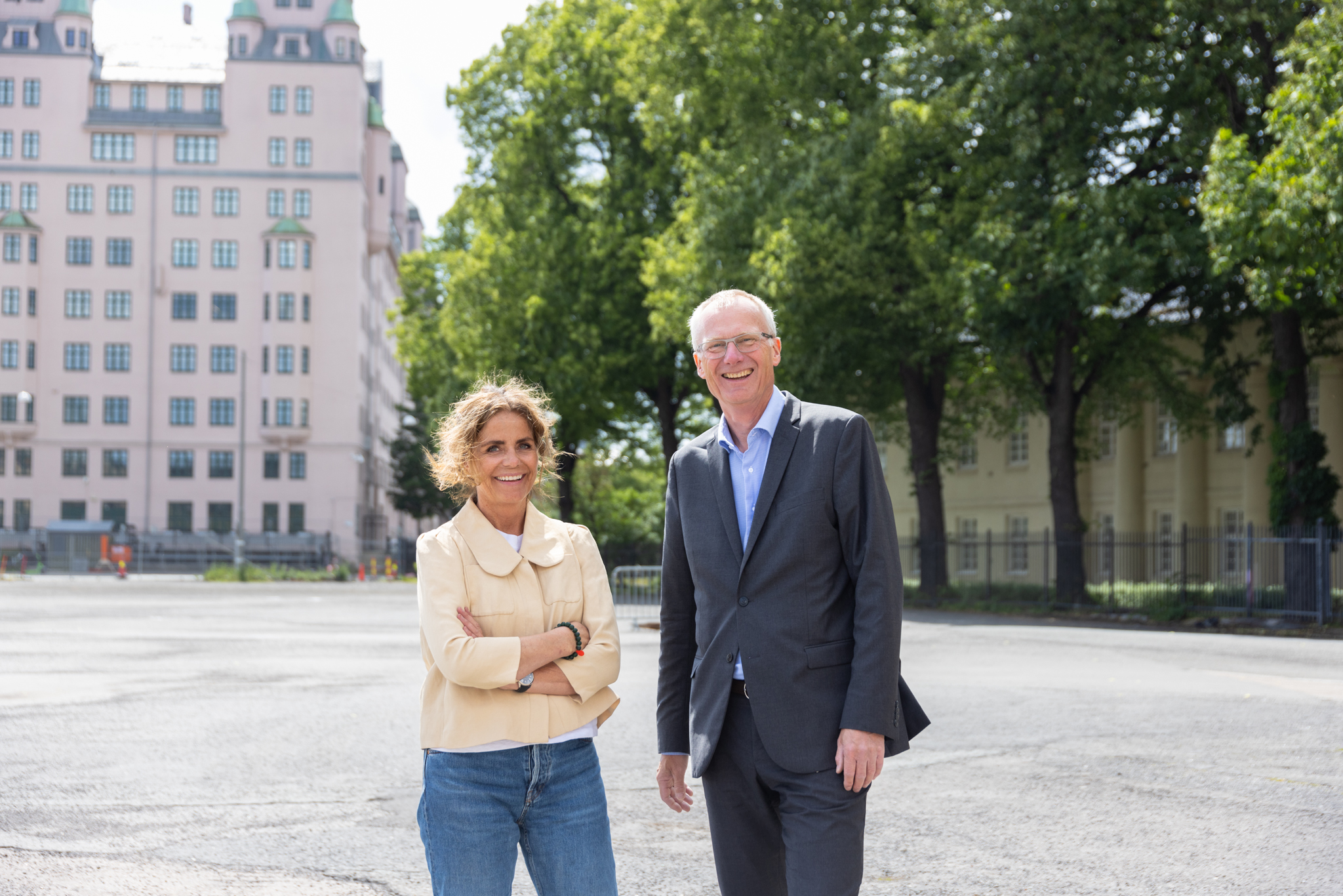 Christine Grape i Grape Architects og administrerende direktør i Hav Eiendom, Kjell Kalland på Sadelmakerbryggen.